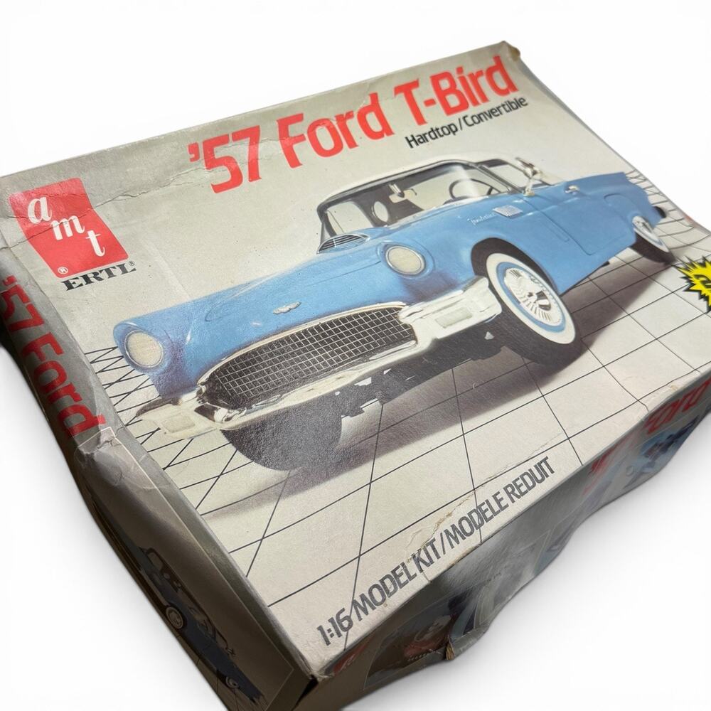 Amt Ertl 6721-11D0 6721 ’57 Ford T-Bird Hardtop Convertible 1:16 Model Kit